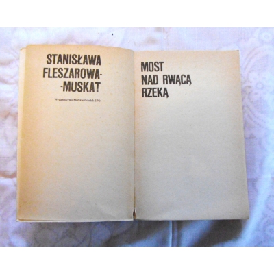 Fleszarowa-Muskat S. MOST NAD RWĄCĄ RZEKĄ