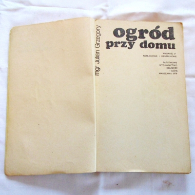 Grzegory J. OGRÓD PRZY DOMU  6/9
