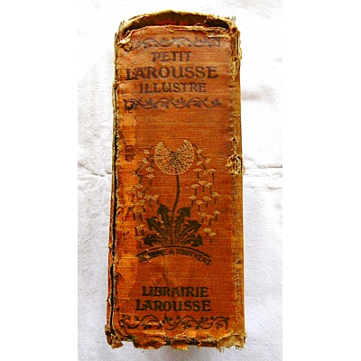 Pr.zb. PETIT LAROUSSE ILLUSTRE  5800 Gravures - 130 Tableaux -120 Cartes