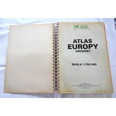 Piętka B.  EUROPA  Atlas drogowy  Skala 1:750 000