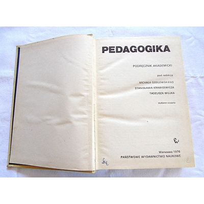 Pr.zb. PEDAGOGIKA Podręcznik akademicki  281/10