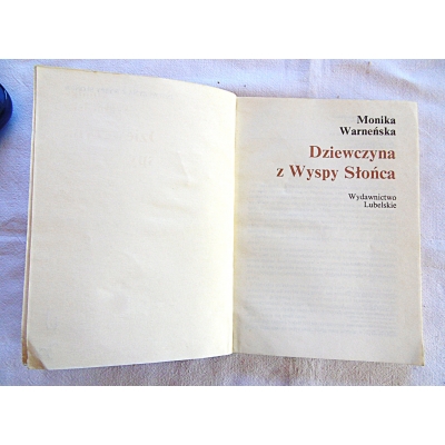 Warneńska M.  DZIEWCZYNA Z WYSPY SŁOŃCA  166/12