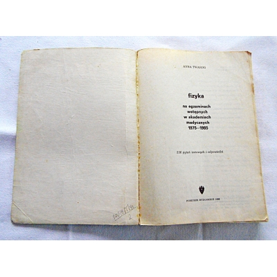 Twaróg A. FIZYKA  na egazminach wstępnych w akademiach medycznych 1975-85