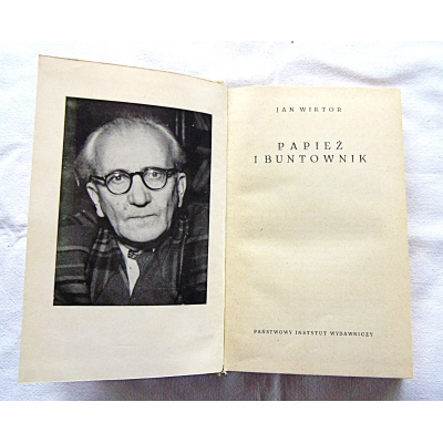 Wiktor J. PAPIEŻ I BUNTOWNIK  111/9