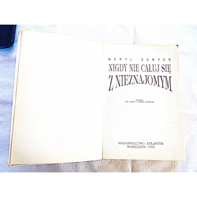 Sawyer M.NIGDY NIE CAŁUJ SIĘ Z NIEZNAJOMYM 92/11