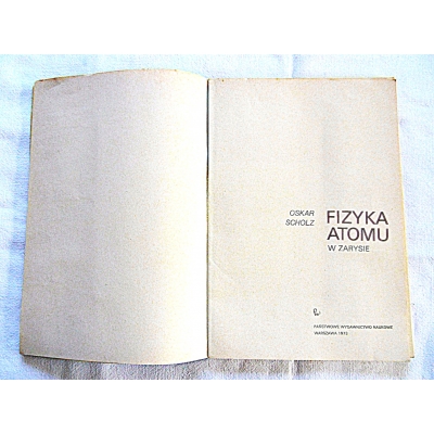 Scholz O. FIZYKA ATOMU w zarysie  92/11